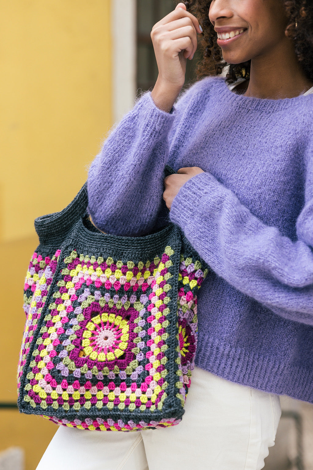 Downloadable pattern: Alfama Crocheted Granny Square Bag from Leftover Yarn FIN/SWE/ENG