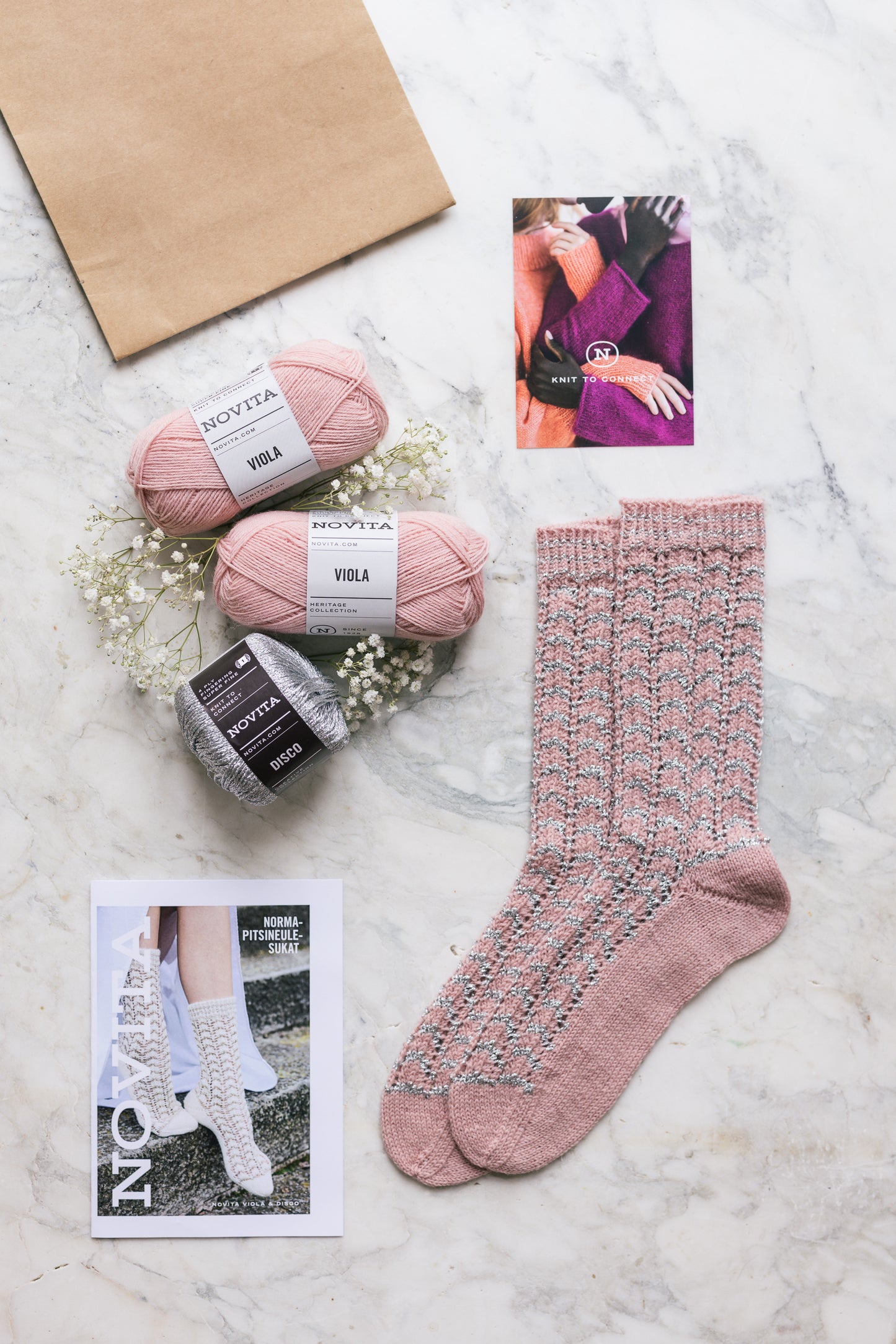 Juhlasukat-neulontapussi, Hopea-vaaleanpunainen