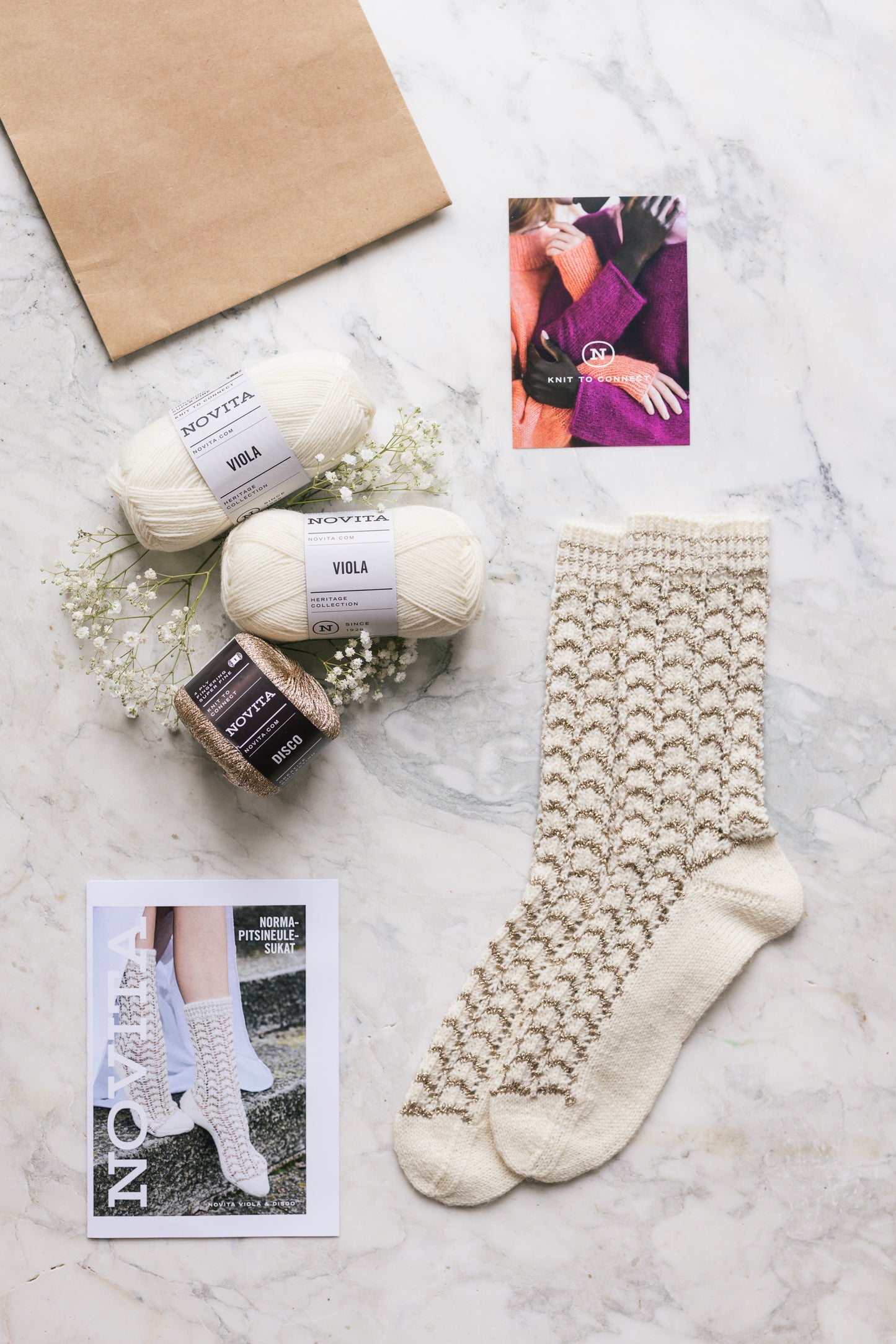 Juhlasukat-neulontapussi, Kulta-valkoinen