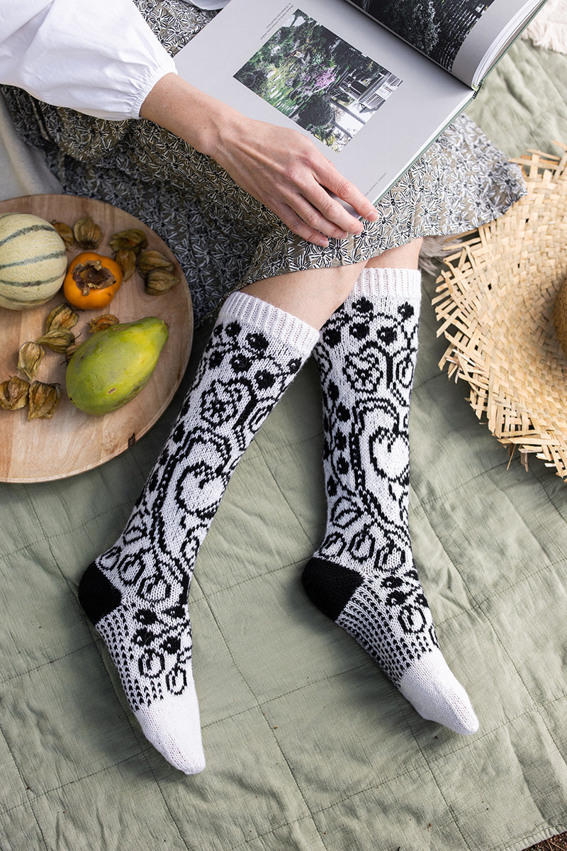 Downloadable pattern: Paratiisi knitted knee socks and socks for children (Arabia x Novita)