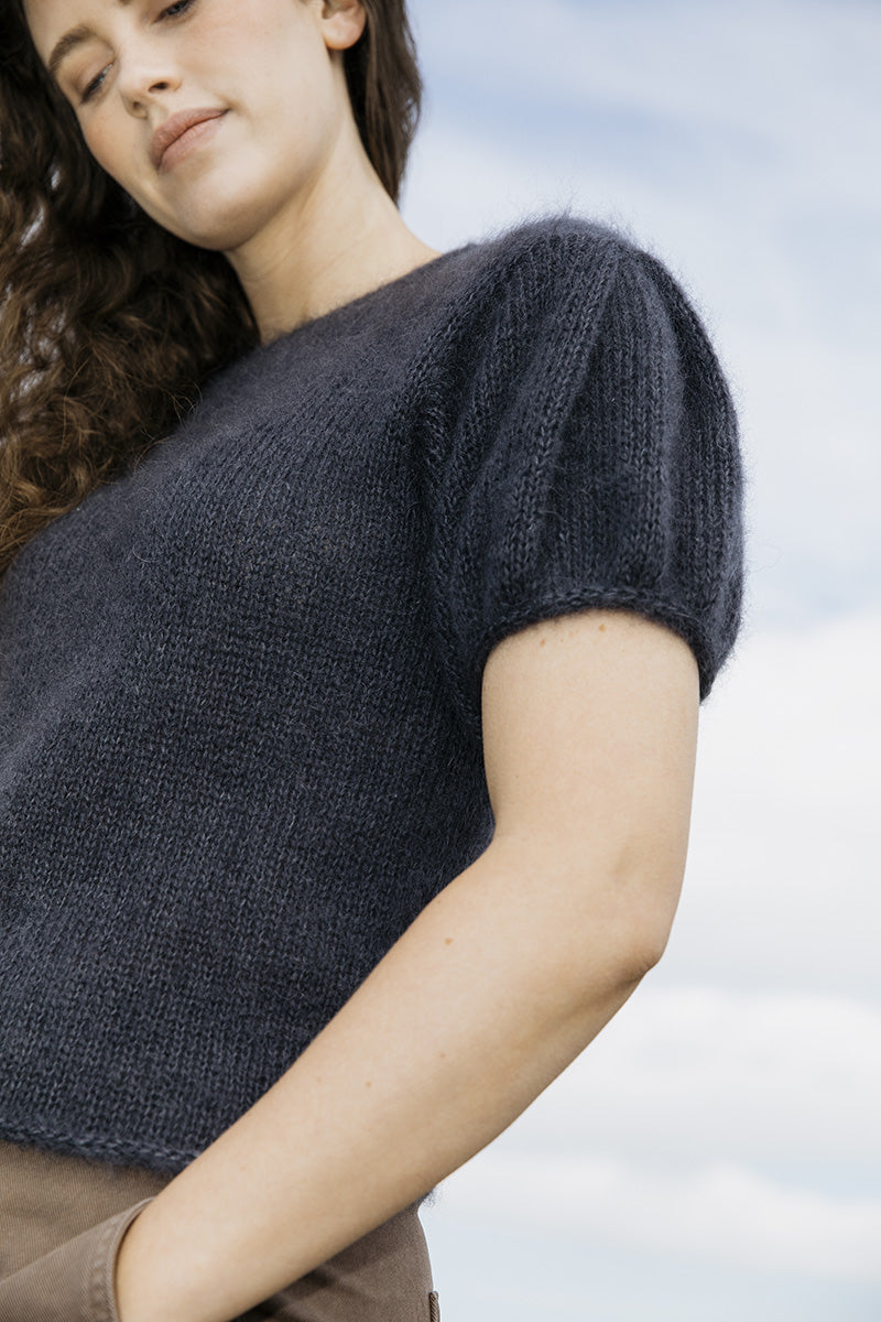 Ladattava PDF: Aina-neulepusero by Novita Design Studio (FIN/SWE/ENG)