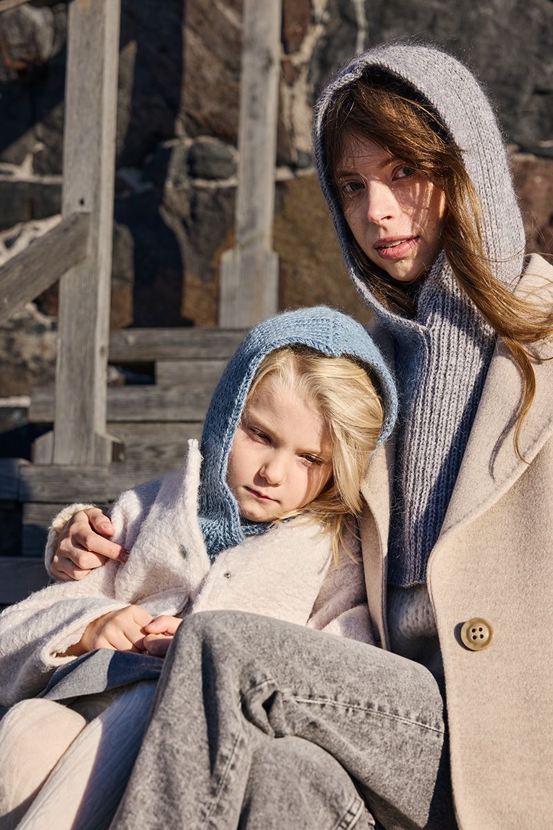 PDF-mönster: Ariel halsvärmare med huva (Novita Essentials)