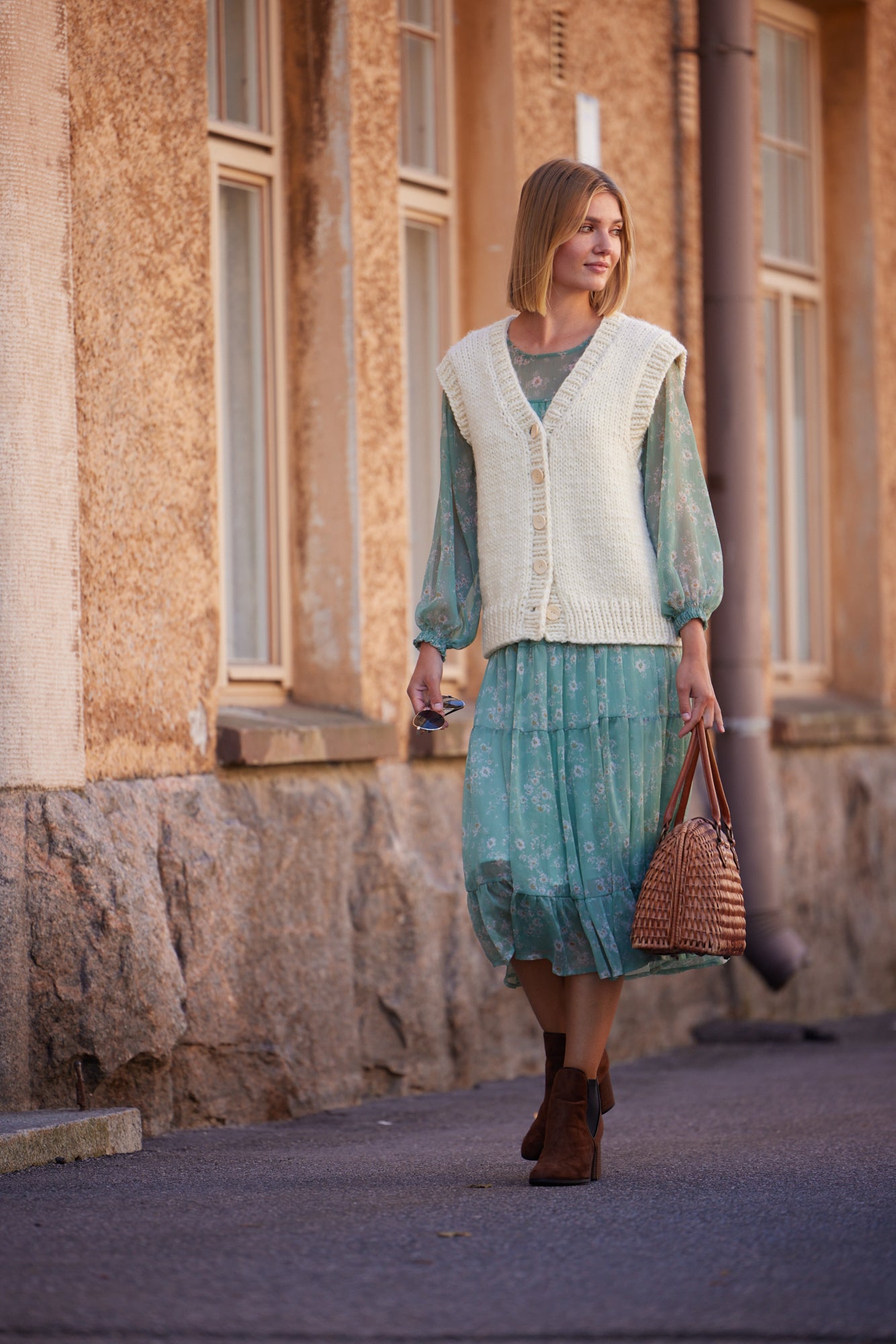 Downloadable pattern: Roxanne Vest (Novita Essentials)