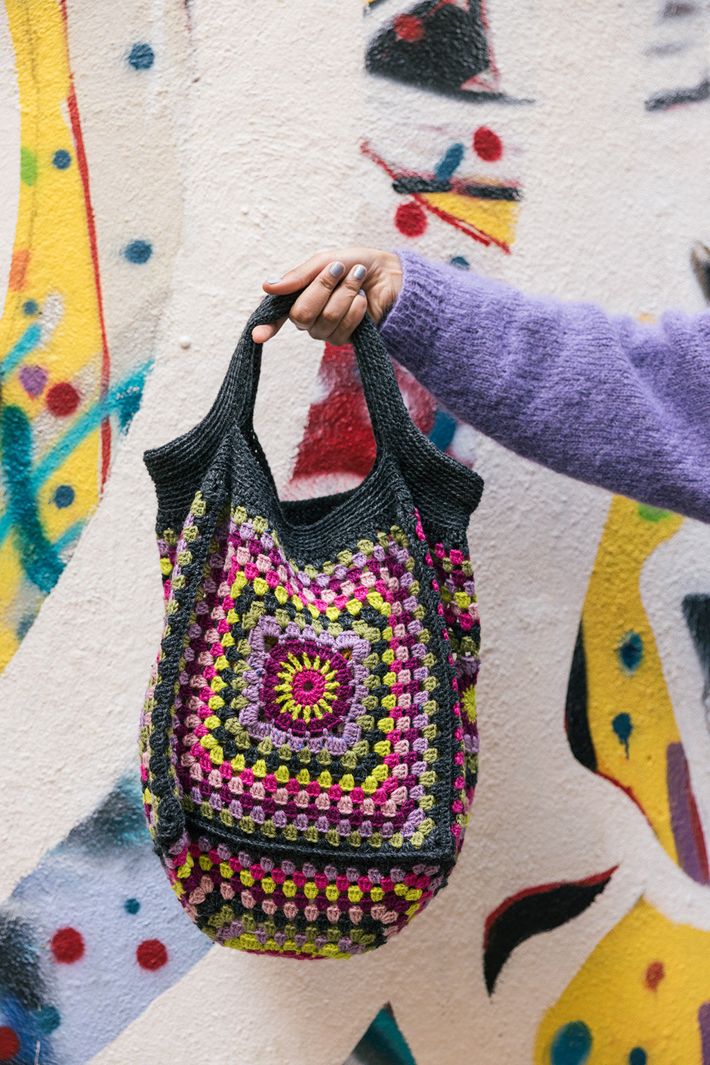 Downloadable pattern: Alfama Crocheted Granny Square Bag from Leftover Yarn