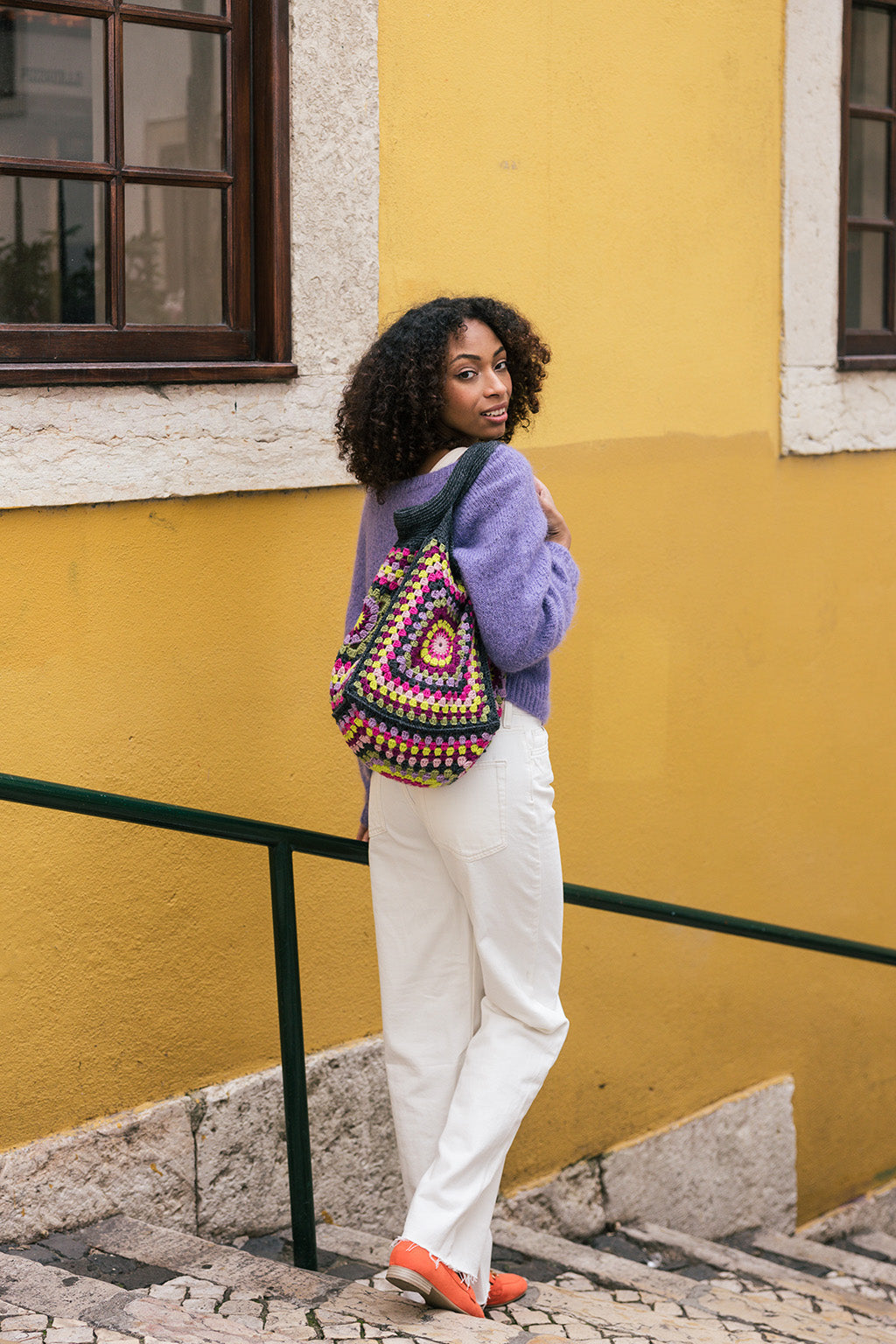 Downloadable pattern: Alfama Crocheted Granny Square Bag from Leftover Yarn