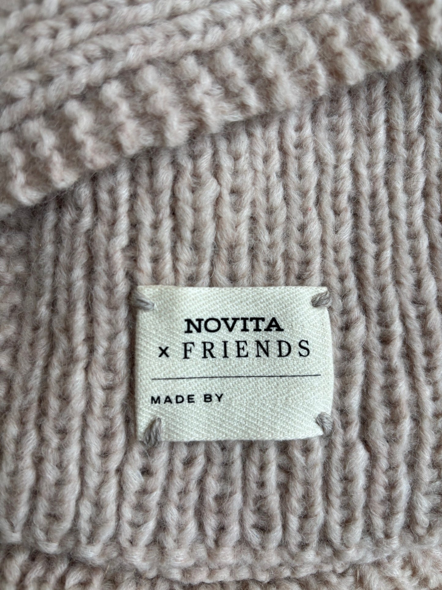 Novita x Friends Kangasmerkki