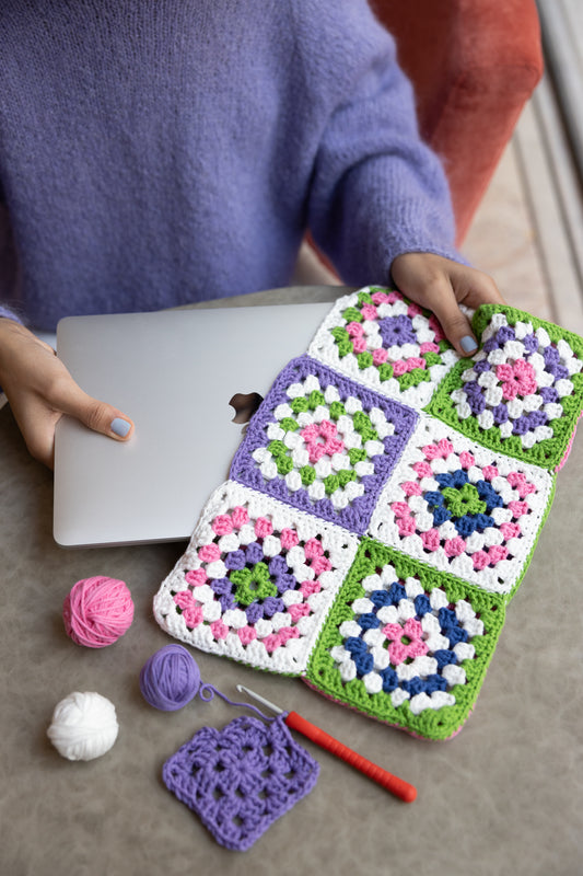 PDF Pattern: Artesanato - Crocheted Laptop Case FIN/SWE/ENG