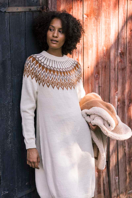 Downloadable pattern: Muuttolintu Knit Dress (Novita Winter 2024)