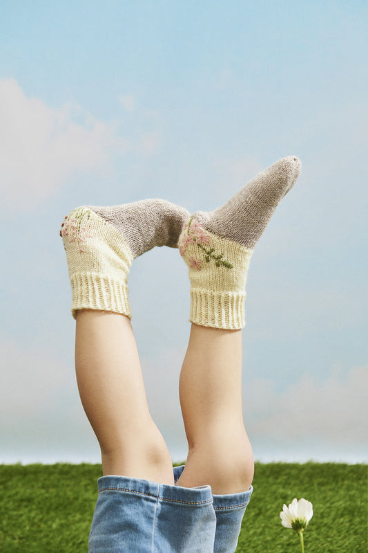 Downloadable pattern: Vilkkaat Socks (Novita Summer 2025)